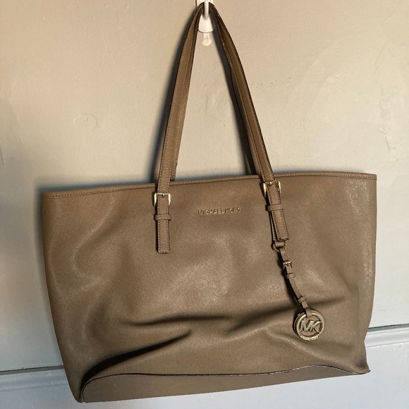 Michael Kors Jet Set Tan Tote Handbag Purse - Picture 1 of 10